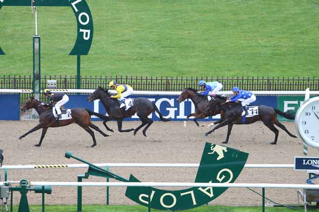 Photo d'arrivée de la course pmu PRIX DES DAGUETS à CHANTILLY le Vendredi 6 novembre 2015
