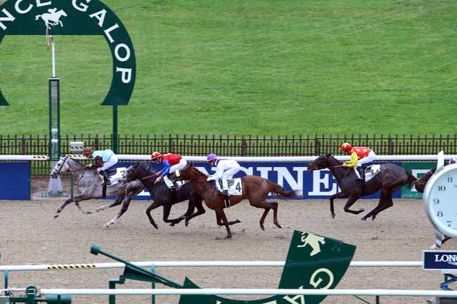 Photo d'arrivée de la course pmu PRIX DU MANEGE à CHANTILLY le Vendredi 6 novembre 2015