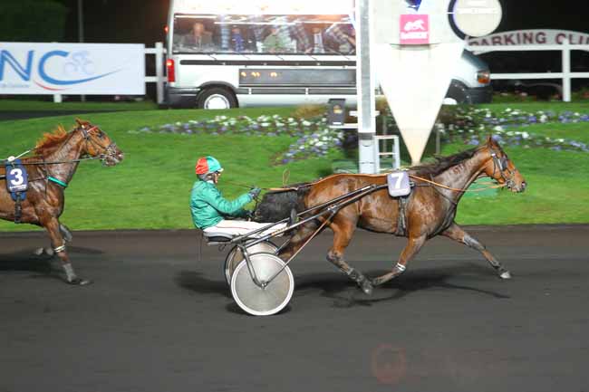 Photo d'arrivée de la course pmu PRIX GEMMA à PARIS-VINCENNES le Vendredi 6 novembre 2015