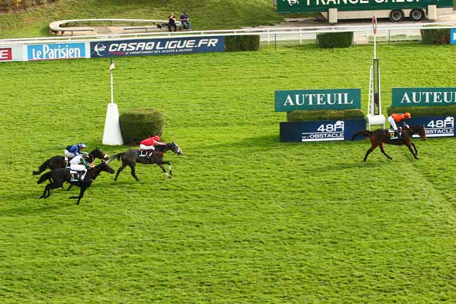 Photo d'arrivée de la course pmu PRIX COQ GAULOIS à AUTEUIL le Dimanche 8 novembre 2015