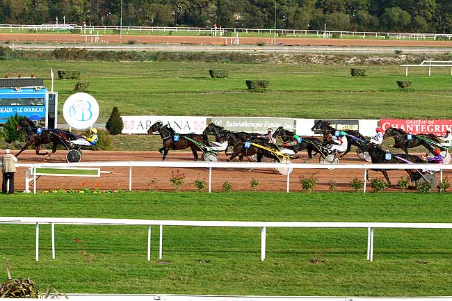 Photo d'arrivée de la course pmu PRIX YVES BOURNAZEL à BORDEAUX-LE BOUSCAT le Mardi 10 novembre 2015