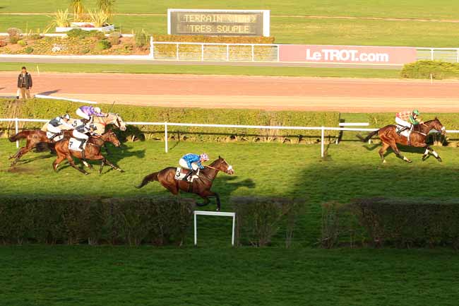 Photo d'arrivée de la course pmu PRIX LE PONTET à ENGHIEN le Mardi 10 novembre 2015