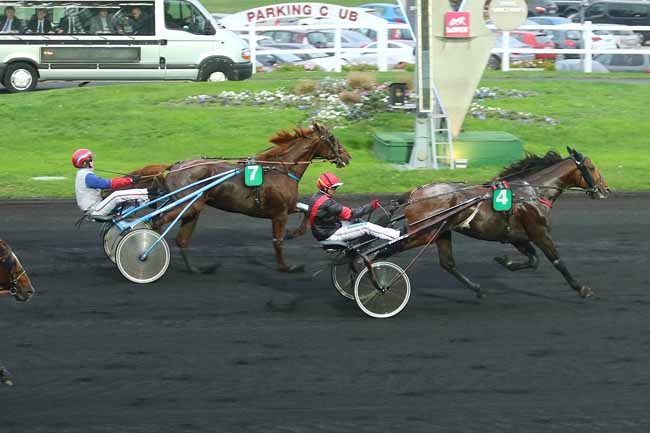 Photo d'arrivée de la course pmu PRIX D'ANNECY à PARIS-VINCENNES le Jeudi 12 novembre 2015