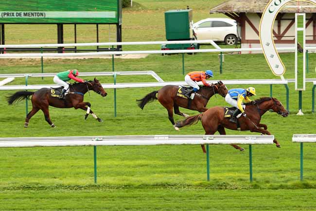 Photo d'arrivée de la course pmu PRIX DE MENTON à COMPIEGNE le Samedi 14 novembre 2015