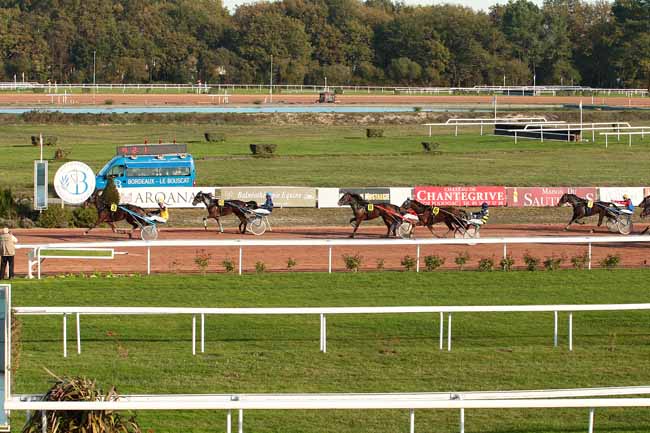 Photo d'arrivée de la course pmu PRIX DE L'HIPPODROME DE BEAUMONT-DE-LOMAGNE à BORDEAUX-LE BOUSCAT le Dimanche 15 novembre 2015