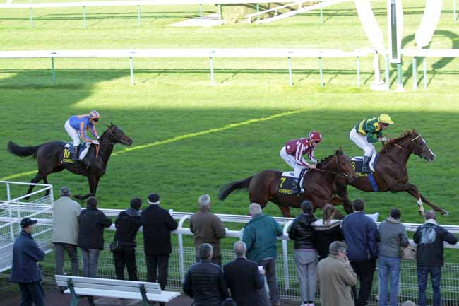 Photo d'arrivée de la course pmu PRIX KANTAR à COMPIEGNE le Mercredi 18 novembre 2015