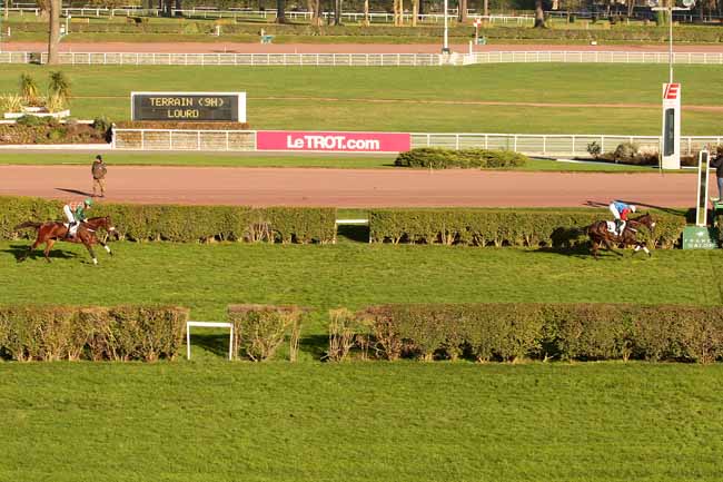 Photo d'arrivée de la course pmu PRIX ROGER DE MINVIELLE à ENGHIEN le Lundi 23 novembre 2015