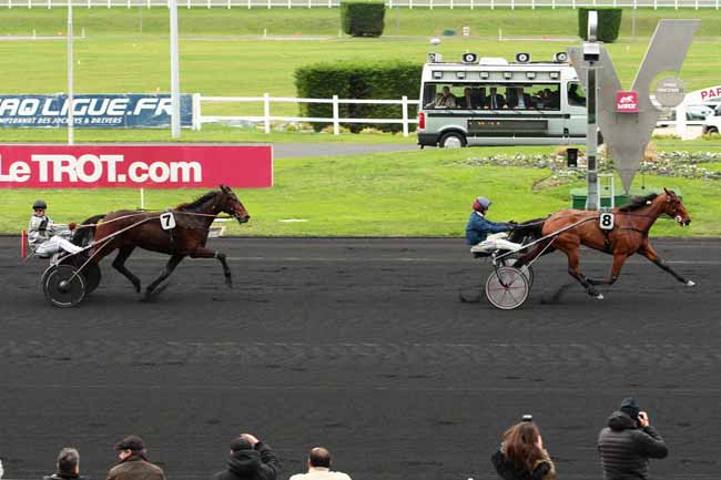 Photo d'arrivée de la course pmu PRIX DE BOURIGNY à PARIS-VINCENNES le Mercredi 2 décembre 2015
