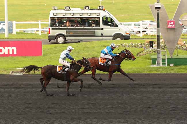 Photo d'arrivée de la course pmu PRIX PAUL BUQUET à PARIS-VINCENNES le Jeudi 3 décembre 2015