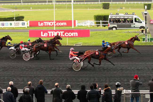 Photo d'arrivée de la course pmu PRIX DOYNEL DE SAINT-QUENTIN à PARIS-VINCENNES le Samedi 5 décembre 2015