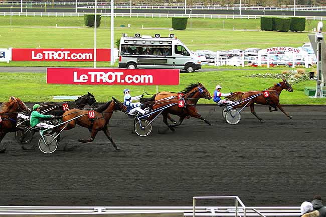 Photo d'arrivée de la course pmu PRIX DE LA DROME (GR A) à PARIS-VINCENNES le Jeudi 10 décembre 2015