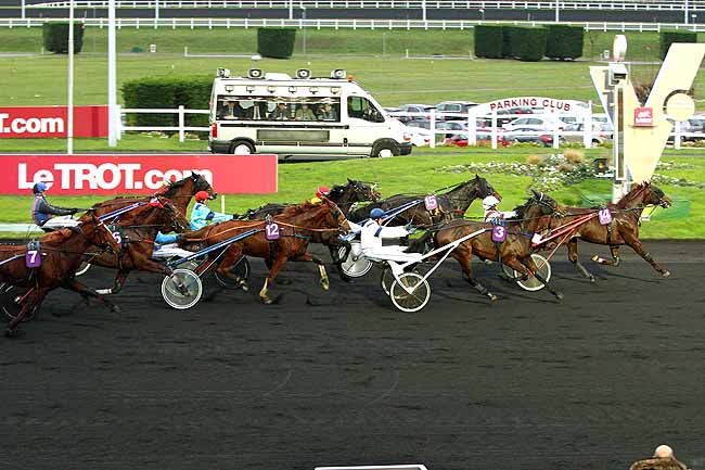 Photo d'arrivée de la course pmu PRIX DE DECIZE à PARIS-VINCENNES le Jeudi 10 décembre 2015