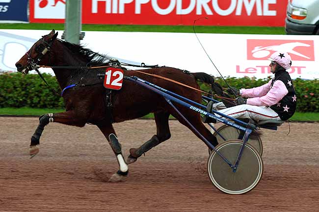 Photo d'arrivée de la course pmu PRIX DES SILENES (GR A) à CABOURG le Jeudi 17 décembre 2015