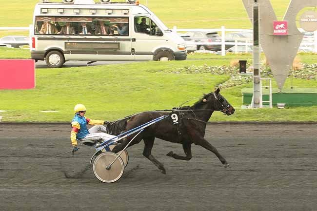Photo d'arrivée de la course pmu PRIX DE CHATEAU-THIERRY à PARIS-VINCENNES le Dimanche 20 décembre 2015