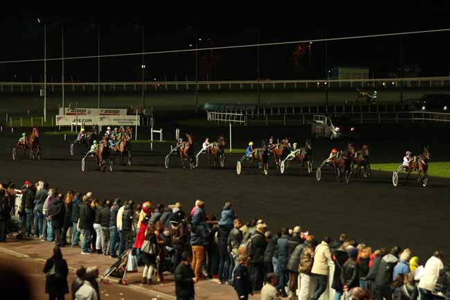 Photo d'arrivée de la course pmu PRIX DE CHALAIS à PARIS-VINCENNES le Dimanche 20 décembre 2015