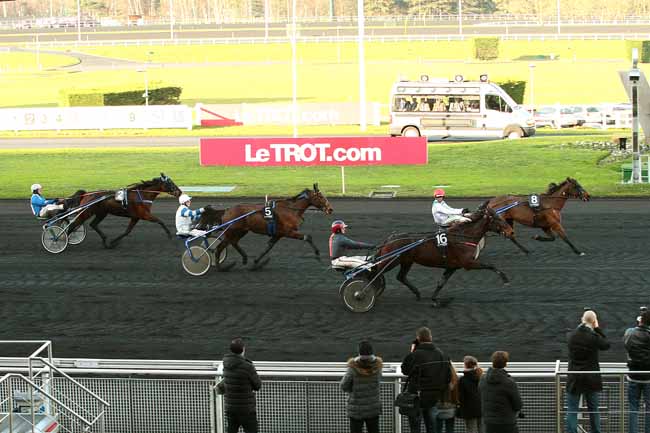 Photo d'arrivée de la course pmu PRIX D'AMBOISE à PARIS-VINCENNES le Jeudi 24 décembre 2015
