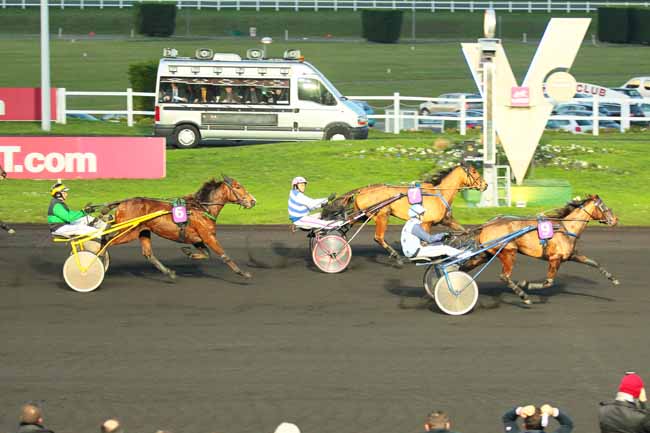 Photo d'arrivée de la course pmu PRIX DE FOUGERES à PARIS-VINCENNES le Samedi 26 décembre 2015