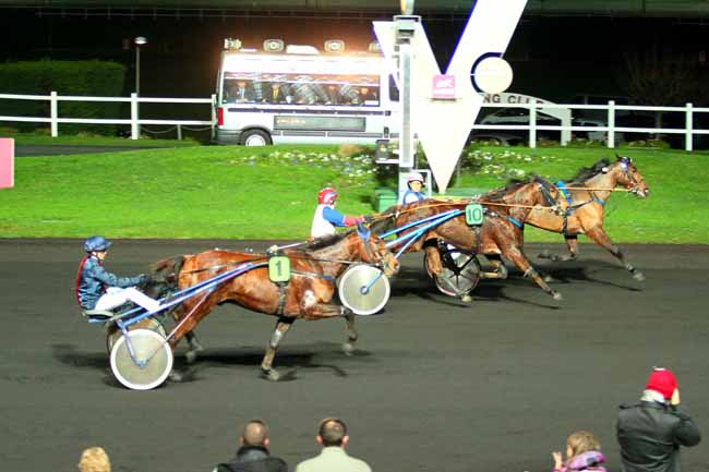 Photo d'arrivée de la course pmu PRIX DE PLOUESCAT à PARIS-VINCENNES le Samedi 26 décembre 2015