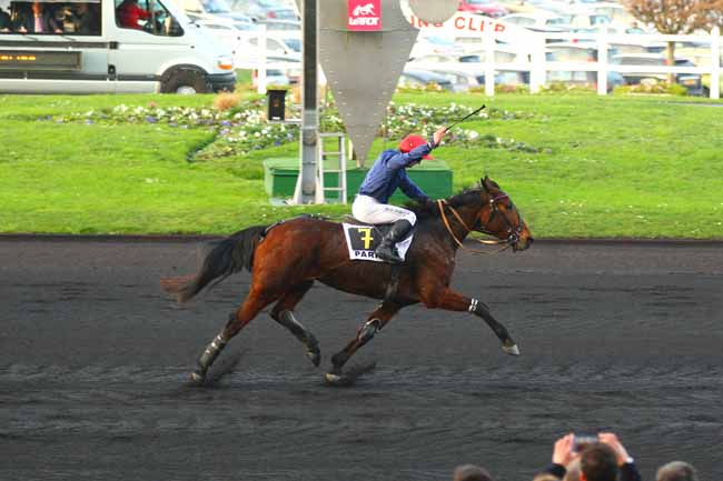 Photo d'arrivée de la course pmu PRIX DE VINCENNES à PARIS-VINCENNES le Dimanche 27 décembre 2015