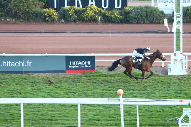 Photo d'arrivée de la course pmu PRIX DE LA VENDEE à CAGNES-SUR-MER le Mercredi 30 décembre 2015