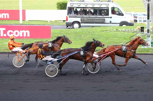 Photo d'arrivée de la course pmu PRIX RAMSES à PARIS-VINCENNES le Mardi 12 janvier 2016
