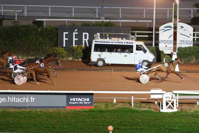Photo d'arrivée de la course pmu PRIX DE LA COTE D'AMOUR à CAGNES-SUR-MER le Mercredi 13 janvier 2016
