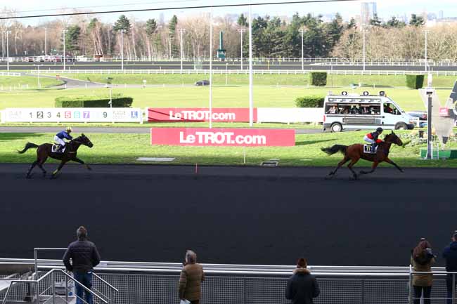 Photo d'arrivée de la course pmu PRIX DE SARTILLY à PARIS-VINCENNES le Vendredi 15 janvier 2016