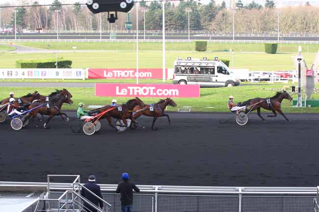 Photo d'arrivée de la course pmu PRIX DE BRIONNE à PARIS-VINCENNES le Lundi 18 janvier 2016