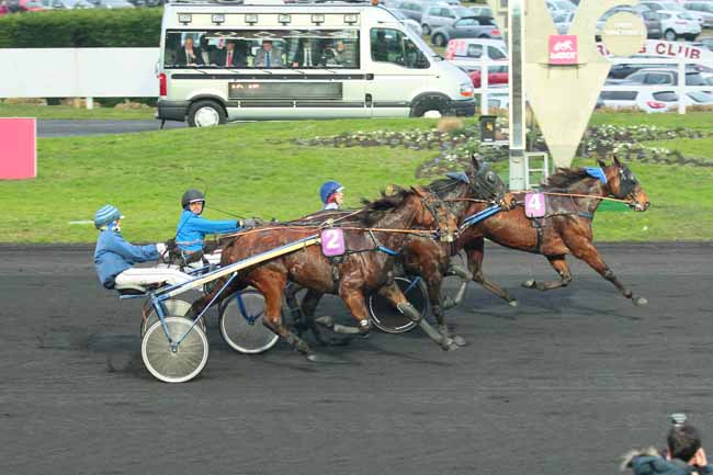 Photo d'arrivée de la course pmu PRIX D'ESPALION à PARIS-VINCENNES le Dimanche 24 janvier 2016