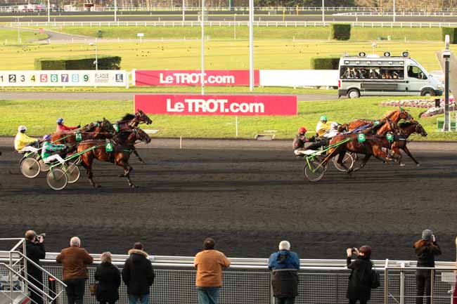 Photo d'arrivée de la course pmu PRIX D'AVIGNON à PARIS-VINCENNES le Samedi 6 février 2016