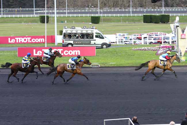 Photo d'arrivée de la course pmu PRIX DE VITRE à PARIS-VINCENNES le Lundi 8 février 2016