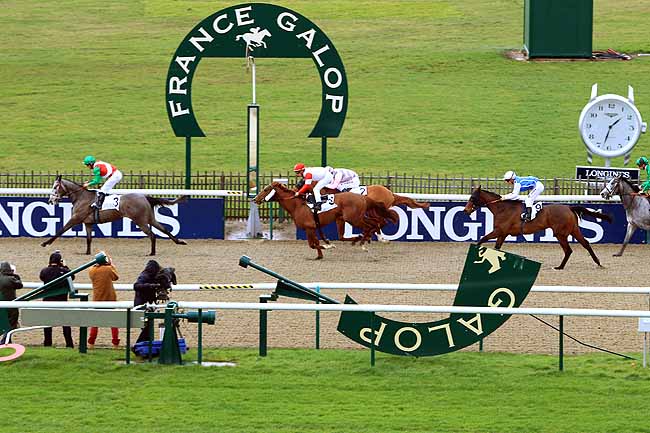 Photo d'arrivée de la course pmu PRIX DU CASTEL à CHANTILLY le Mardi 9 février 2016