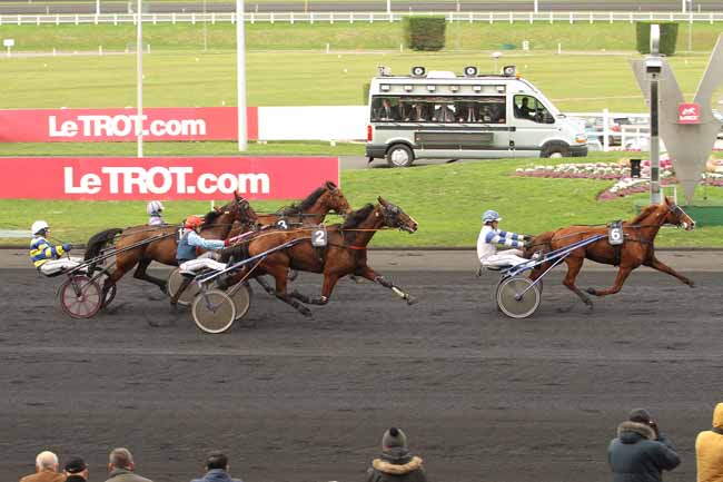 Photo d'arrivée de la course pmu PRIX DE L'ILLE-ET-VILAINEI à PARIS-VINCENNES le Mercredi 10 février 2016