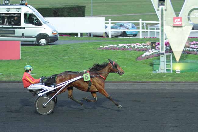 Photo d'arrivée de la course pmu PRIX DE PERIGUEUX à PARIS-VINCENNES le Mercredi 10 février 2016