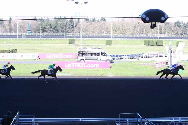 Photo d'arrivée de la course pmu PRIX DE MONTIVILLIERS à PARIS-VINCENNES le Mardi 16 février 2016