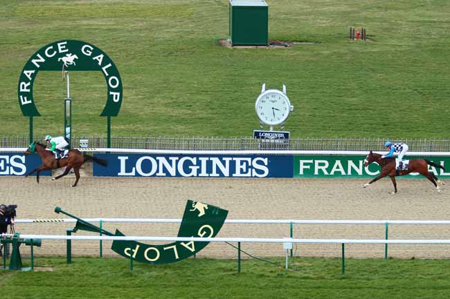 Photo d'arrivée de la course pmu PRIX DU LAY AUTHENTIQUE à CHANTILLY le Vendredi 19 février 2016