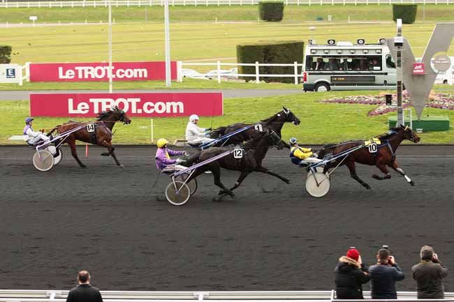 Photo d'arrivée de la course pmu PRIX DE BRACIEUX à PARIS-VINCENNES le Lundi 22 février 2016