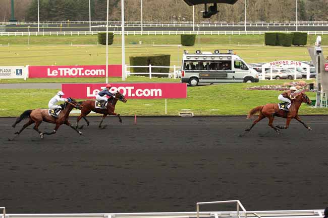 Photo d'arrivée de la course pmu PRIX DE MORTAGNE à PARIS-VINCENNES le Lundi 22 février 2016