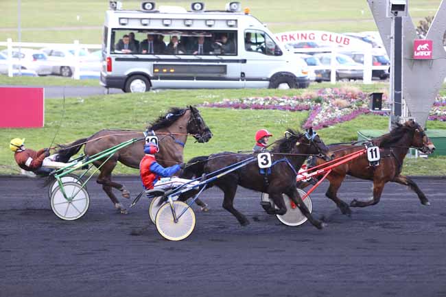 Photo d'arrivée de la course pmu PRIX DES TROTTEURS ''SANG-FROID'' à PARIS-VINCENNES le Jeudi 25 février 2016