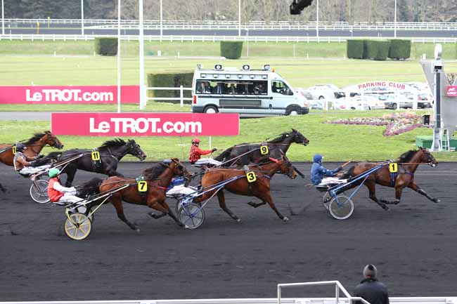 Photo d'arrivée de la course pmu PRIX DU PLATEAU DE GRAVELLE à PARIS-VINCENNES le Jeudi 25 février 2016