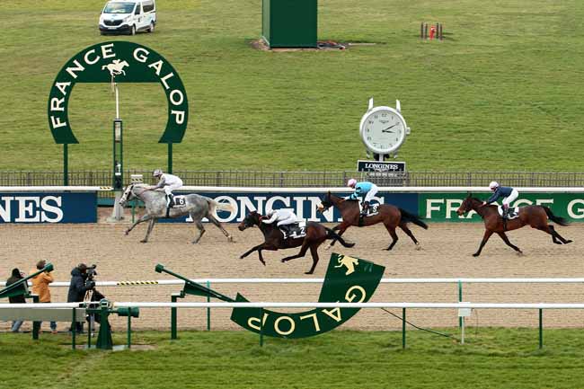 Photo d'arrivée de la course pmu PRIX DE LA ROUTE DU DEBAT à CHANTILLY le Jeudi 25 février 2016