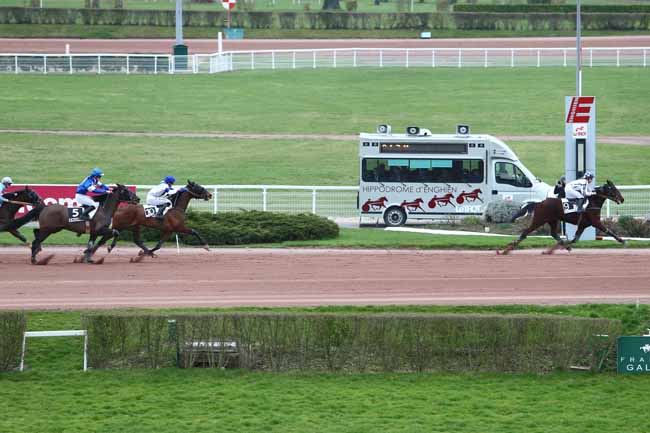Photo d'arrivée de la course pmu PRIX NICEPHORE à ENGHIEN le Vendredi 26 février 2016
