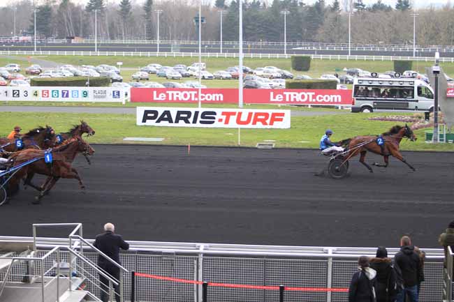 Photo d'arrivée de la course pmu PRIX DE LA MAYENNE à PARIS-VINCENNES le Dimanche 28 février 2016