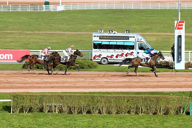 Photo d'arrivée de la course pmu PRIX DE CONTREXEVILLE à ENGHIEN le Mercredi 2 mars 2016