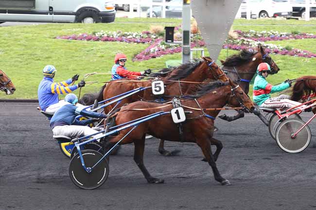 Photo d'arrivée de la course pmu PRIX DE LORIENT à PARIS-VINCENNES le Jeudi 3 mars 2016