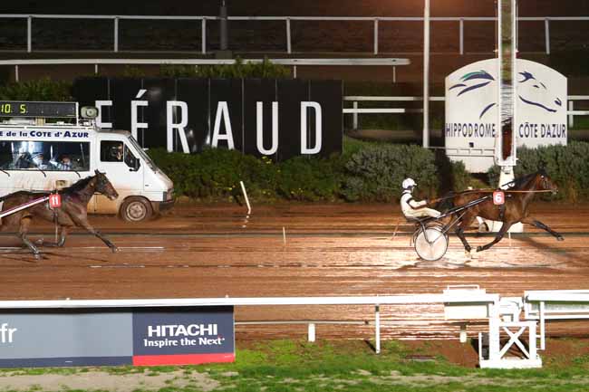 Photo d'arrivée de la course pmu PRIX DE MALMOE à CAGNES-SUR-MER le Vendredi 4 mars 2016
