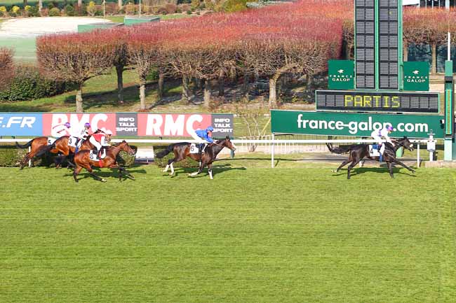 Photo d'arrivée de la course pmu PRIX MAURICE CAILLAULT à SAINT-CLOUD le Samedi 12 mars 2016