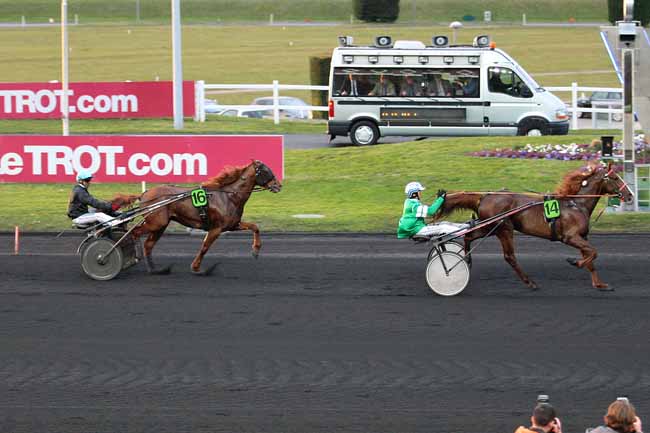 Photo d'arrivée de la course pmu PRIX DE GUEUGNON à PARIS-VINCENNES le Samedi 26 mars 2016