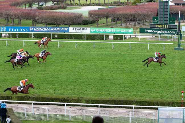 Photo d'arrivée de la course pmu PRIX DES BOUFFES PARISIENS à SAINT-CLOUD le Dimanche 3 avril 2016