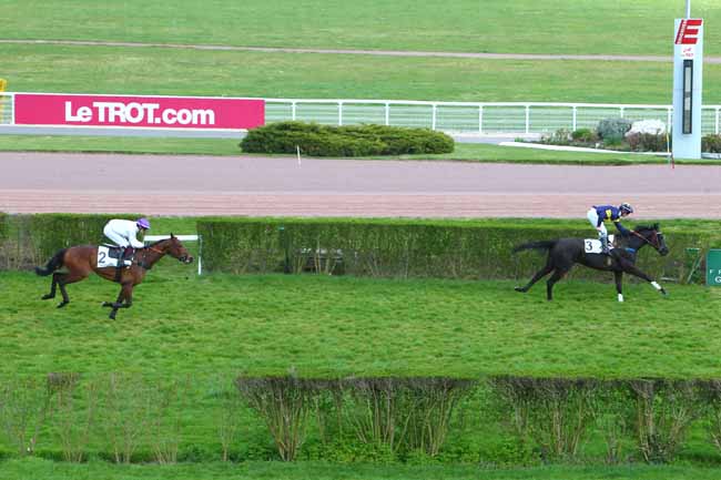 Photo d'arrivée de la course pmu PRIX HYERES III à ENGHIEN le Mardi 5 avril 2016